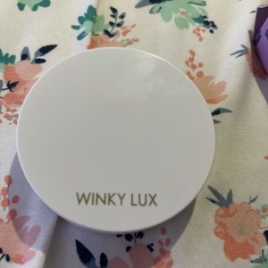 Winky Lux diamond powders foundation Shade light